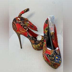 Scene Red Paisley Fabric Platform